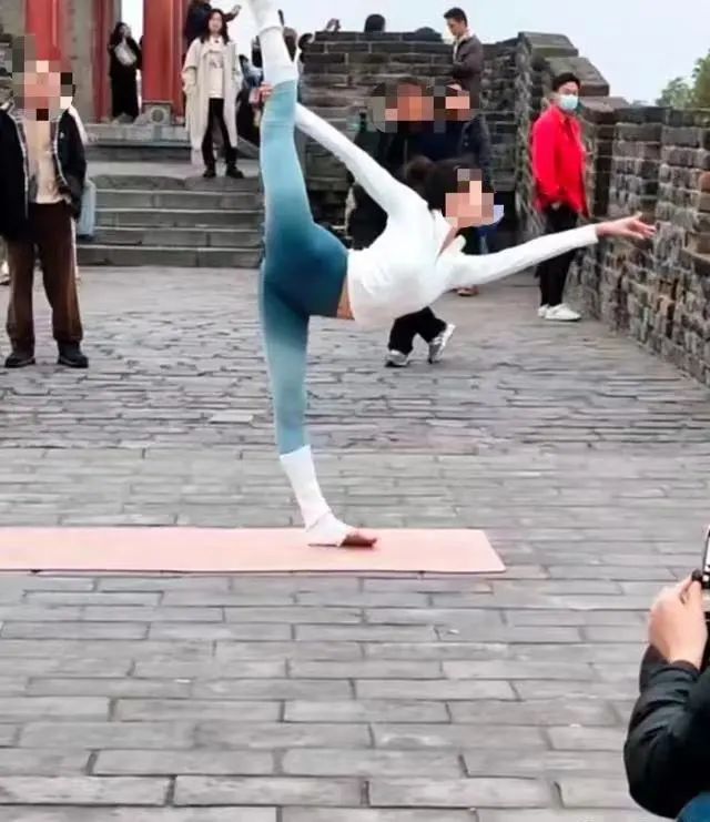 DƬ